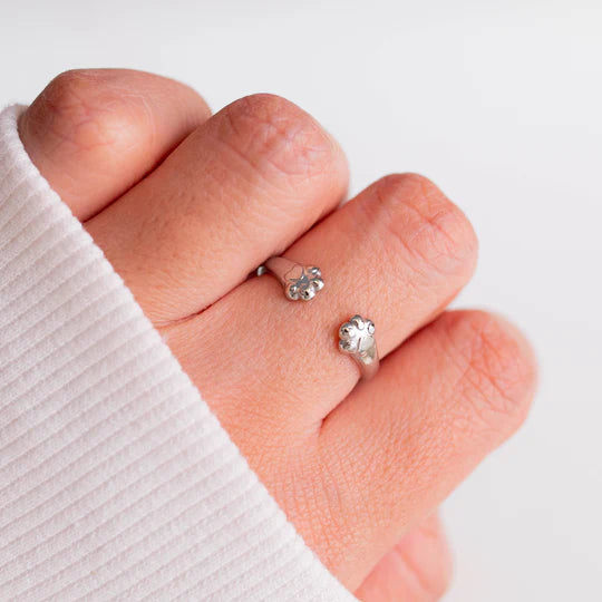 ANILLO ABRAZO DE HUELLITAS 2X1