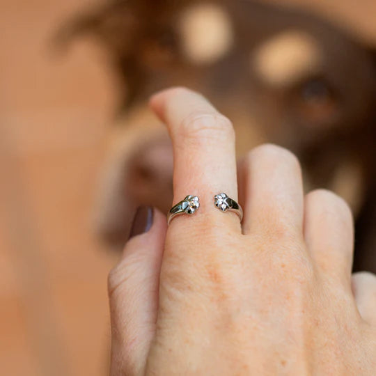 ANILLO ABRAZO DE HUELLITAS 2X1